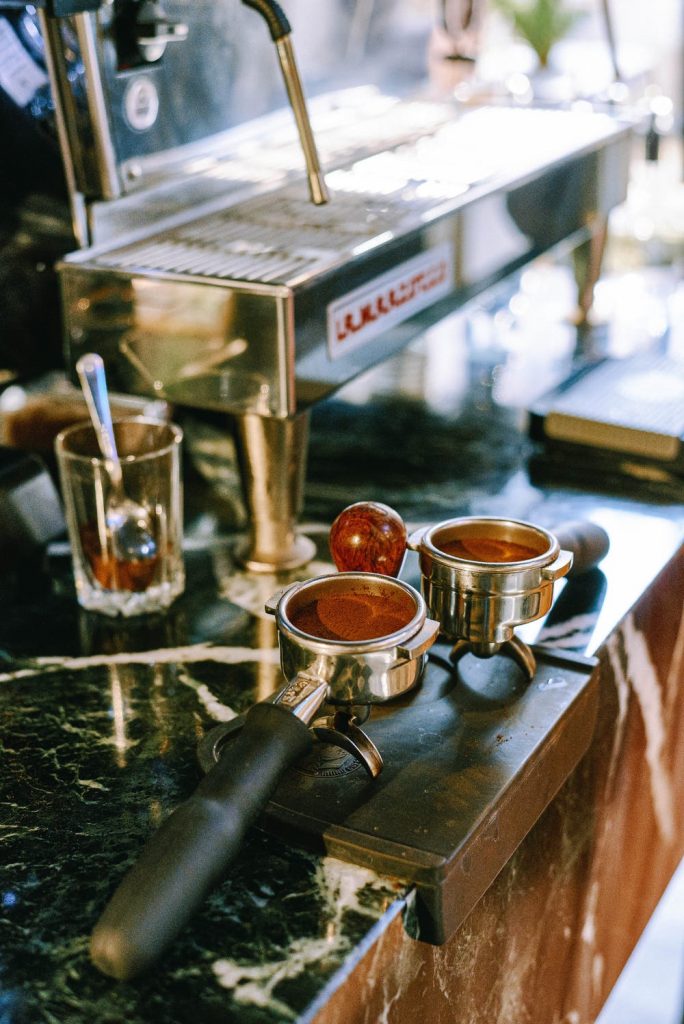 ilustrasi traditional espresso machine